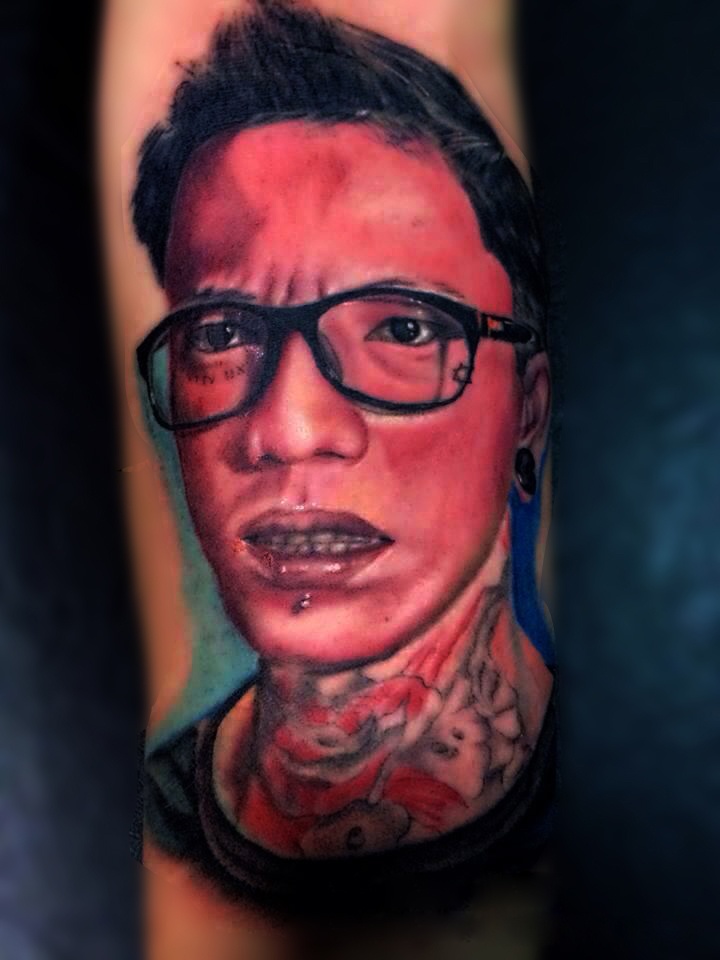 Một tác phẩm xăm chân dung của Hòa Đặng.