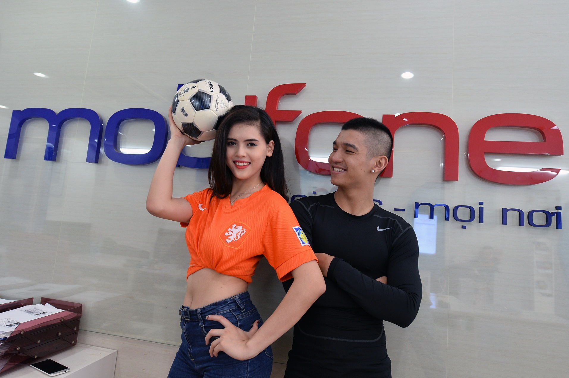 Vũ Thu Thảo - cô gái xinh đẹp trong tuyển World Cup của VTV đặc biệt yêu thích đội tuyển Hà Lan. Mê bóng đá nên được đến quốc gia vô địch World Cup 2014 là một giấc mơ với Thảo. 