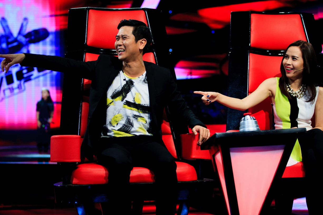 Sự phấn khích của cặp HLV “Giang – Hồ” trong tập 2.