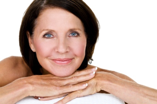 Ở tuổi trung niên, mắt cũng như hầu hết các bộ phận khác rơi vào tình trạng lão hóa.