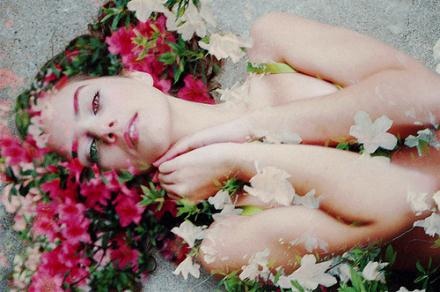 Sua tam nuoc hoa giup thu gian va toa huong tinh te hinh anh