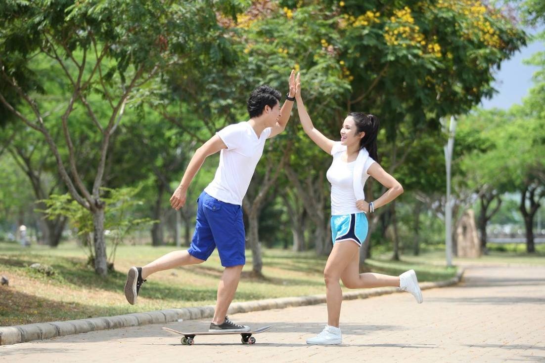 Vận động nhiều giúp cơ thể tiết ra mồ hôi, đào thải các chất độc và tăng cường quá trình trao đổi chất.