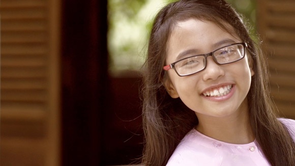 Phương Mỹ Chi trong MV Cười lên Việt Nam ơi.