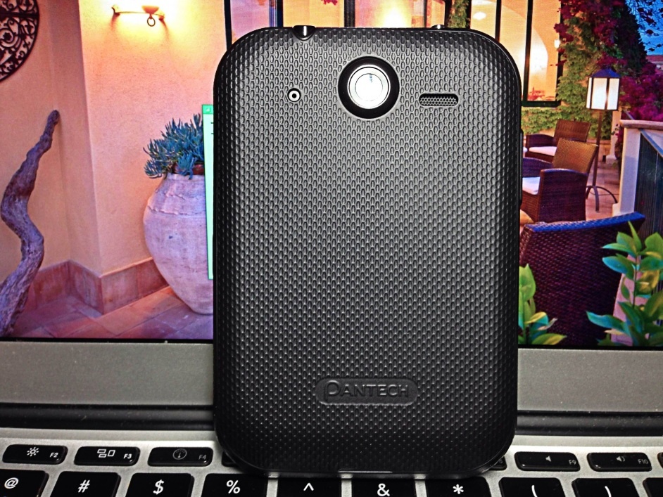 Lớp vỏ cao su bền, tạo cảm giác chắc tay khi cầm.