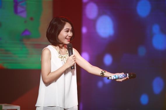Ba tai le giup ban tre the hien ca tinh rieng hinh anh