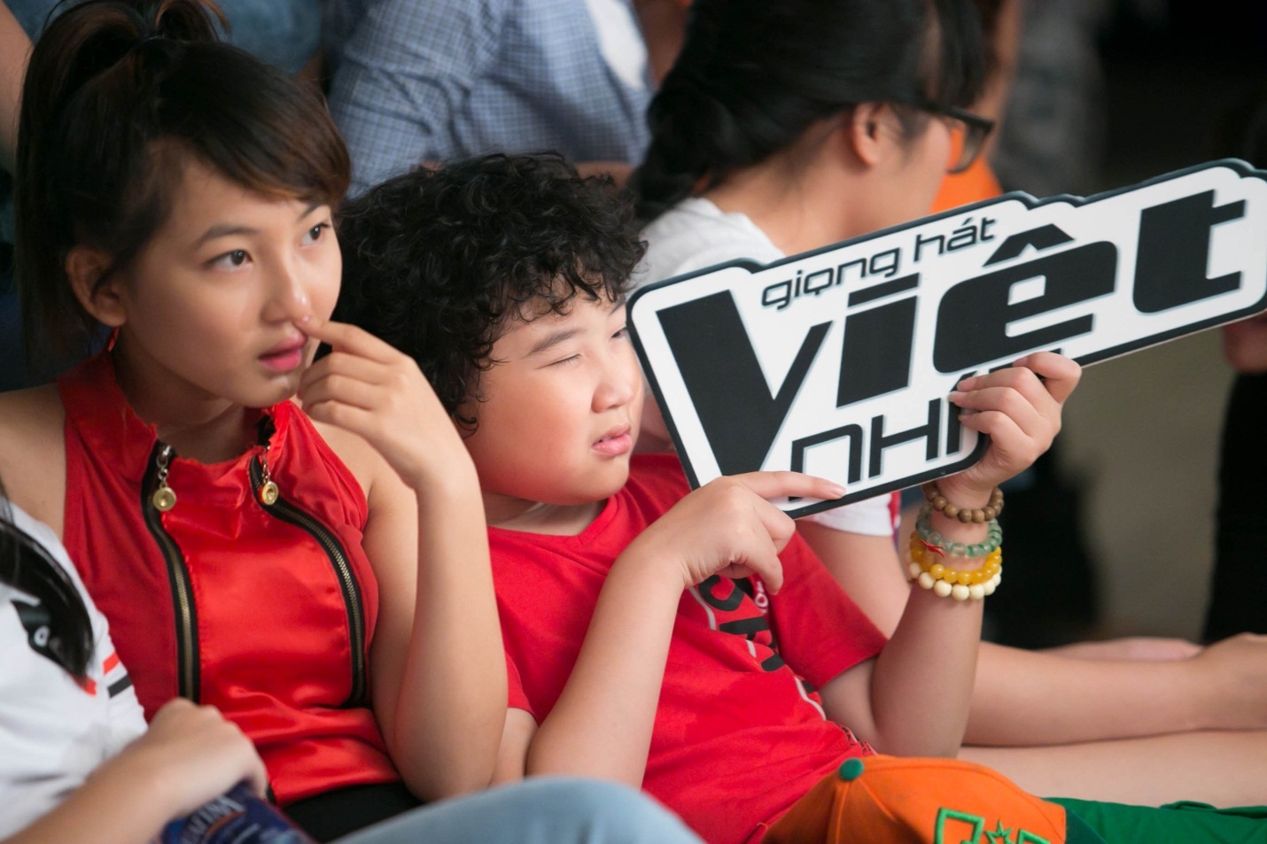 Chỉ sau một thời gian ngắn tham gia cuộc thi, Hoàng Anh đã làm quen được với nhiều bạn mới.