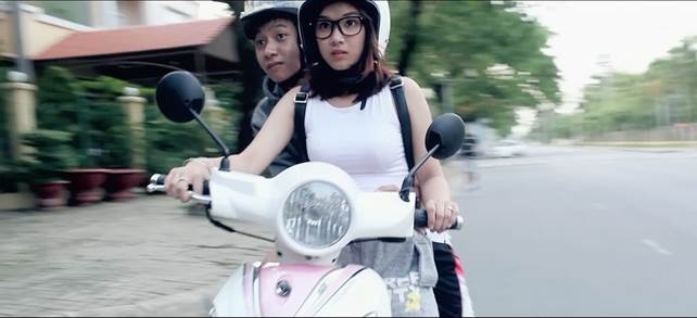 Cái ôm bất ngờ từ Nhân đã phá vỡ mọi ngăn cách của đôi bạn và cũng từ đây, những yêu ghét, hờn giận bắt đầu.