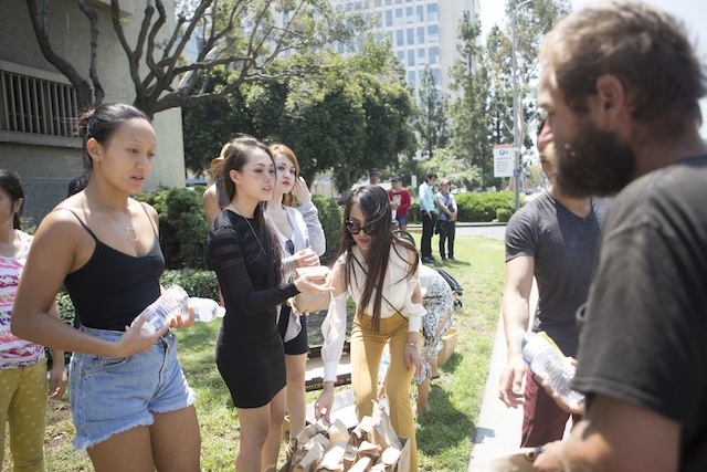 Thi sinh Hoa hau, Nam vuong nguoi Viet The gioi lam tu thien hinh anh