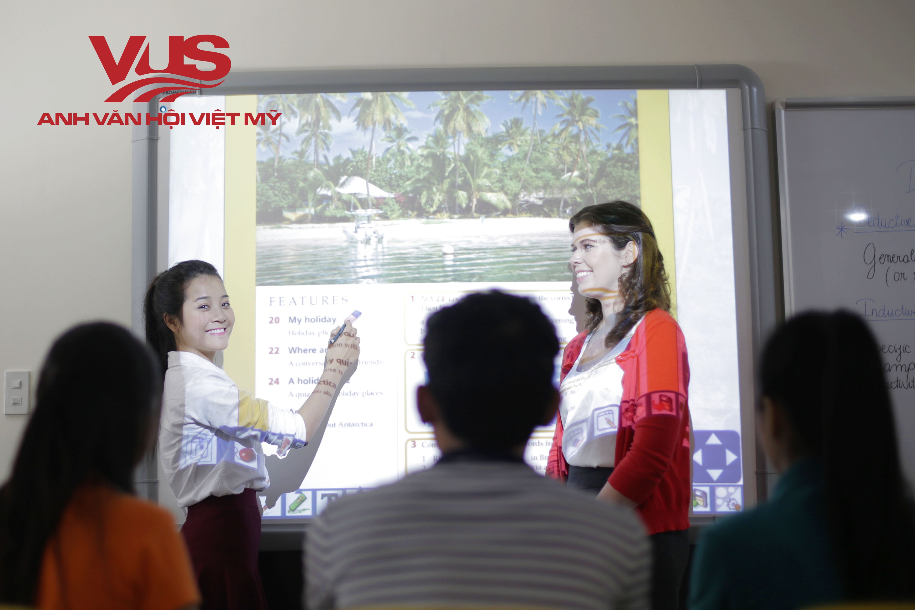 Nghiên cứu cho thấy, những học sinh giỏi tiếng Anh sẽ có khuynh hướng giao tiếp tốt và tự tin, chủ động trong việc học hơn.