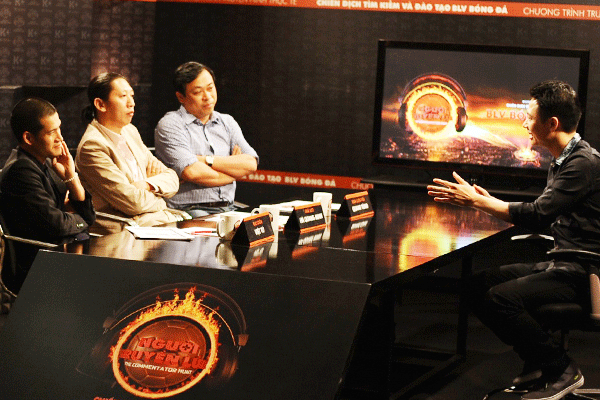 Cuoc dua cang thang de tro thanh BLV bong da hinh anh