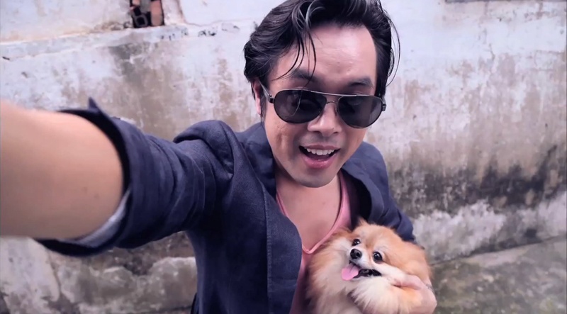 Khoảnh khắc dễ thương của Dương Khắc Linh bên cún con Chôm Chôm. .