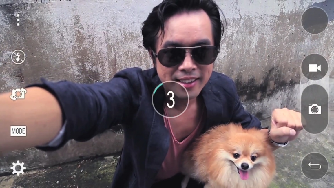 Và chụp một loạt ảnh “tự sướng”.