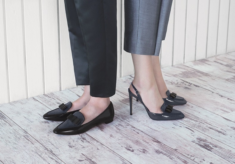 Đôi giày loafer và giày sling-back với chiếc nơ cổ điển mang lại cho phong cách nhẹ nhàng, nữ tính cho phái nữ.
