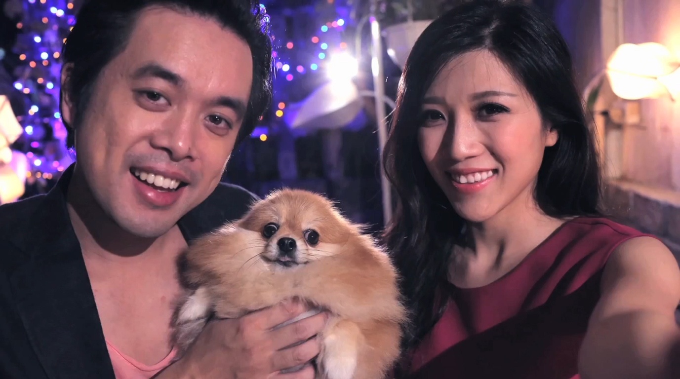 Cuối cùng, cả hai đã gặp nhau và không quên lưu lại những hình ảnh lãng mạn và dễ thương cùng chú cún nhỏ.