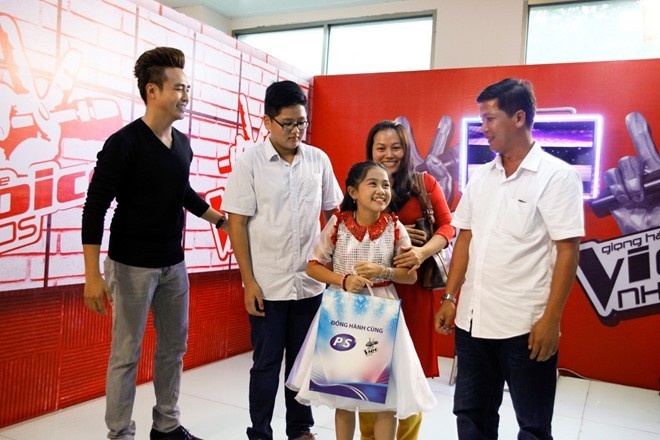 Nhã Thy trong hậu trường vòng Giấu mặt.