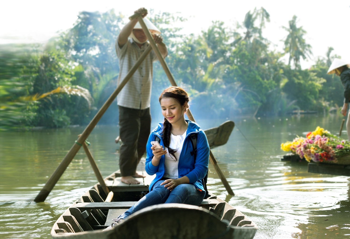 Với vài thao tác đơn giản, bạn trẻ có thể mua hàng online mà không phải mất thời gian ra ngân hàng chuyển tiền thanh toán.