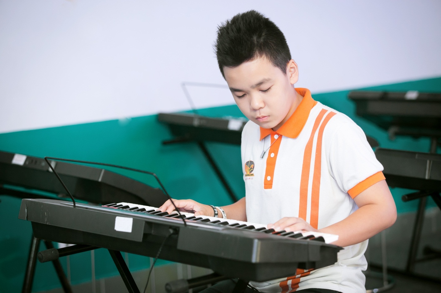 Ngoài ca hát, Đức Anh còn có tài lẻ là chơi nhạc cụ, nhảy và vẽ.