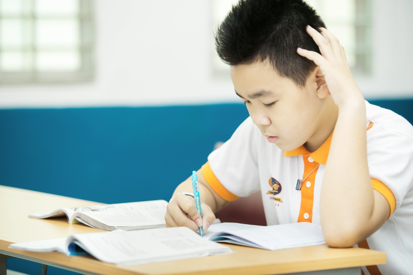 Coi việc học hành là quan trọng nhất nên Đức Anh gần rất ít nhận show mà chủ yếu tập hát và đến lớp.