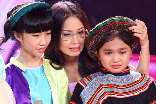 Khoanh khac chia tay xuc dong cua cac thi sinh nhi hinh anh