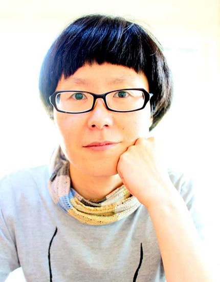 Yoshimoto Kayo là người chuyển thể Nhật ký của mẹ sang tiếng Nhật.