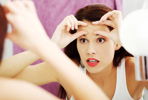 Những nếp nhăn là dấu hiệu đầu tiên để nhận biết một làn da lão hóa.