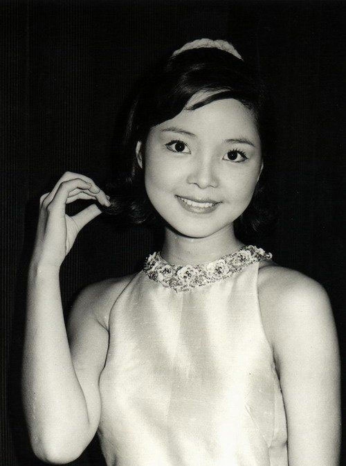 Diva châu Á Đặng Lệ Quân từng thể hiện Không ở nhiều sân khấu.