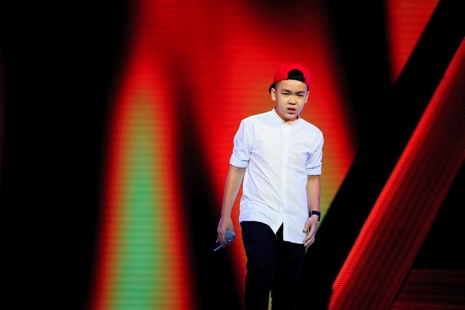 Cao Hà Đức Anh gây ấn tượng bởi phong cách tự tin, giọng hát cao và giàu cảm xúc.