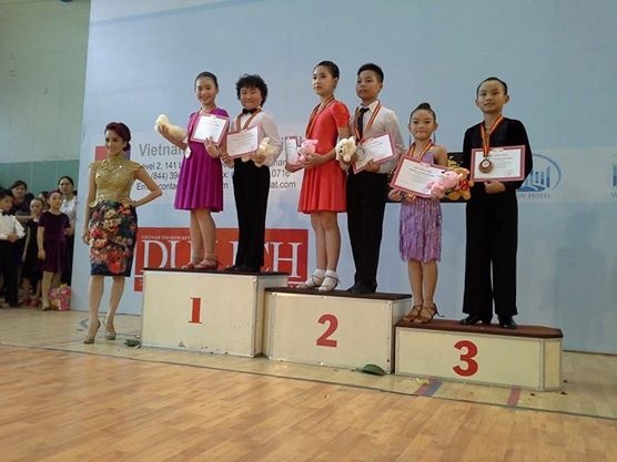 Hoàng Anh từng đạt giải nhất dancesport toàn quốc giành cho thiếu nhi năm 2012.