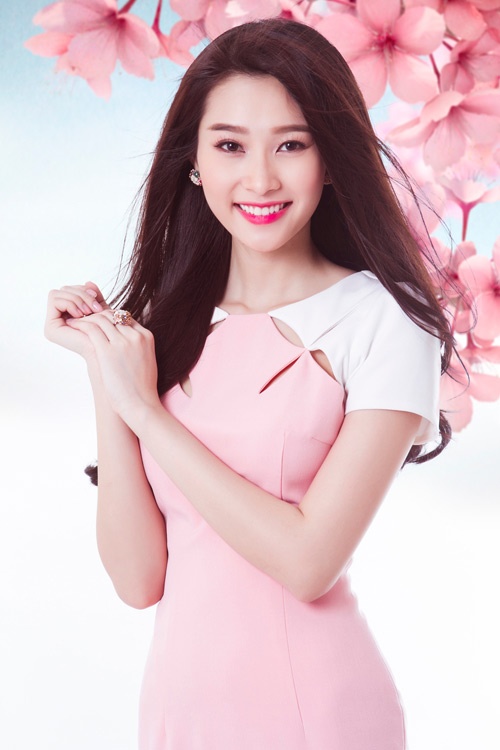 Hoa hậu Đặng Thu Thảo gây chú ý bởi vóc dáng cân đối, gương mặt đẹp không tì vết và làn da trắng mịn.