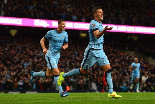 Jovetic đem về 2 bàn thắng cho Man City trong trận gặp Liverpool hôm 26/8.