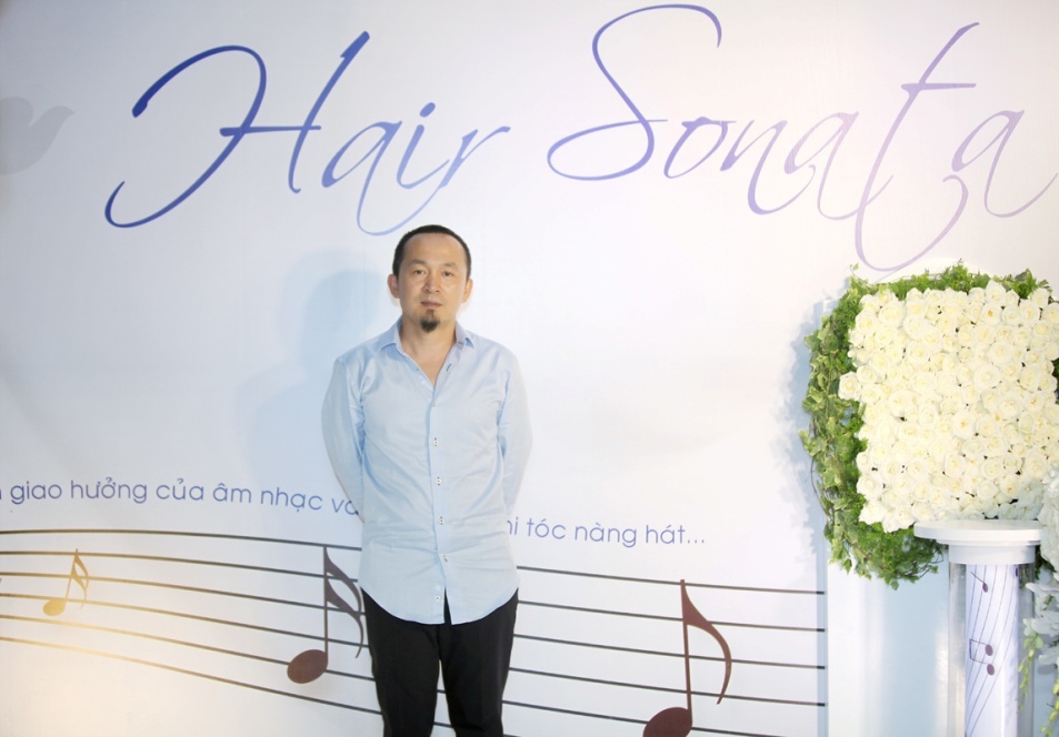 Quốc Trung trong buổi họp báo giới thiệu đêm nhạc Hair Sonata – Khi tóc nàng hát.