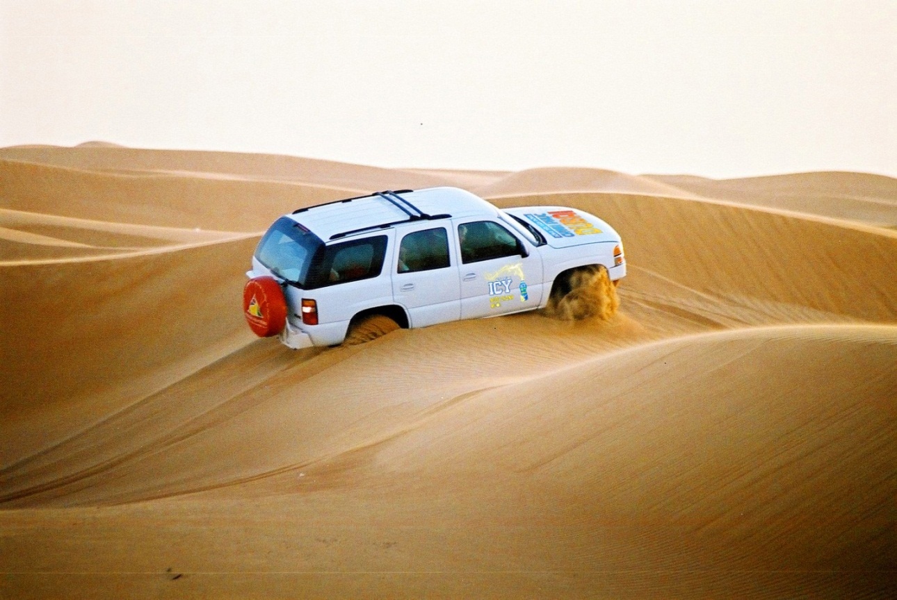      Những cồn cát cao và nóng bỏng là chướng ngại vật mà đoàn thường xuyên phải vượt qua.