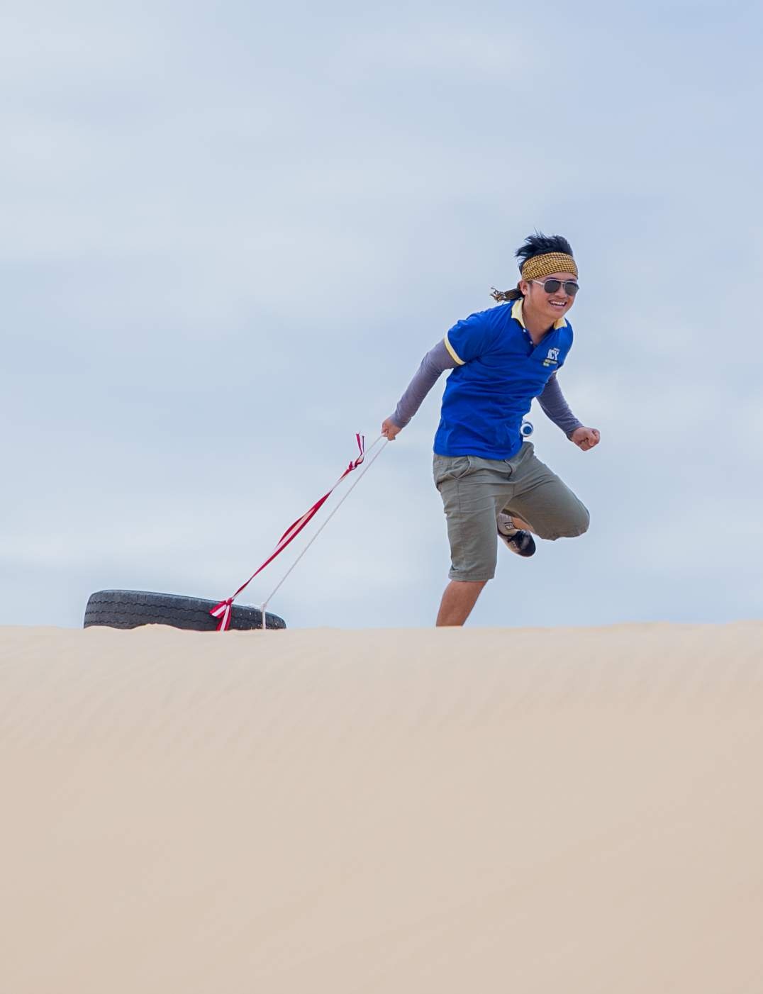   Các thử thách gồm đua cùng mặt trời, kiểm tra trí tuệ, thăng bằng, chiến binh sa mạc và kéo những chiếc lốp xe cùng chai Icy Chanh Muối đã được đông đá trên quãng đường đầy cát.