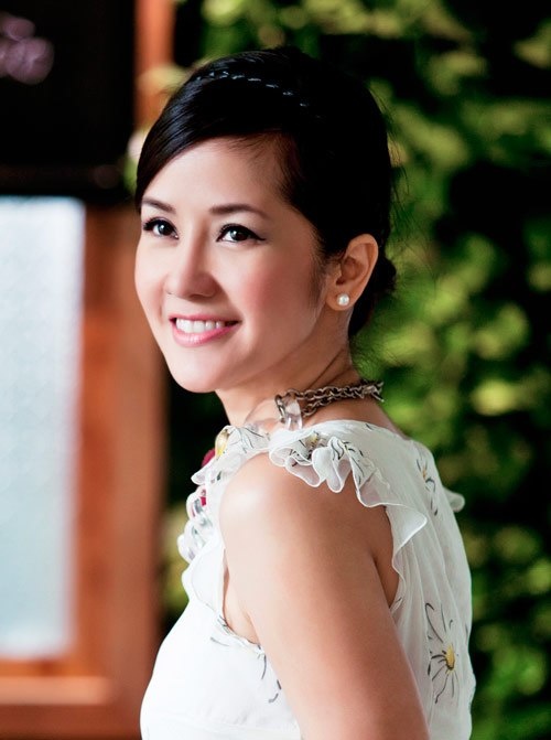 Hồng Nhung không bó hẹp trong không gian của nhạc Trịnh mà thử sức ở hầu hết các thể loại hiện đại.
