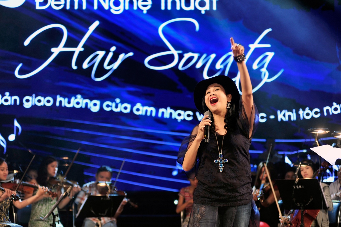      Trong khi đó, Thanh Lam khẳng định đẳng cấp bằng giọng hát cháy bỏng, nồng nàn với những quãng cao đáng ngưỡng mộ.