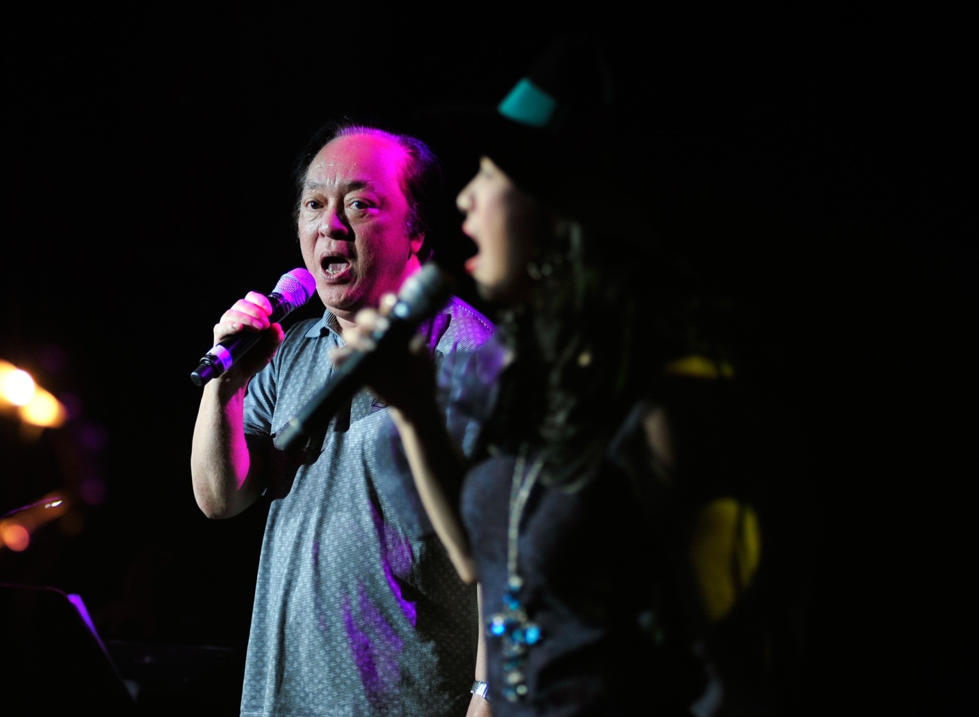         NSND Trung Kiên góp giọng cùng Thanh Lam trong một sáng tác nổi tiếng của Dương Thụ.