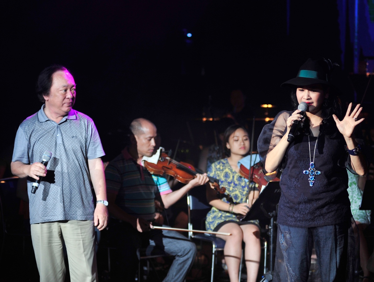      Giọng ca cổ điển số 1 của nhạc Việt hòa tiếng hát với diva nhạc nhẹ, điều này sẽ đem đến trải nghiệm âm nhạc bất ngờ cho người nghe.