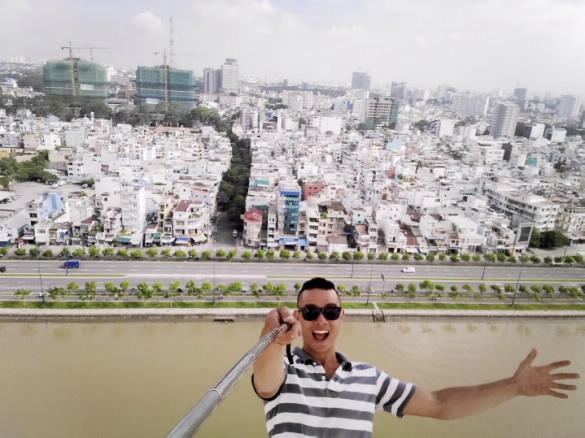 Xperia C3 Dual khiến việc “tự sướng” của tín đồ smartphone trở nên dễ dàng và thú vị hơn.