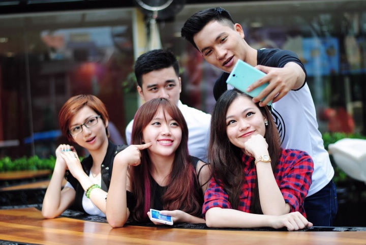 Xperia C3 Dual - smartphone chuyen chup tu suong cua Sony hinh anh