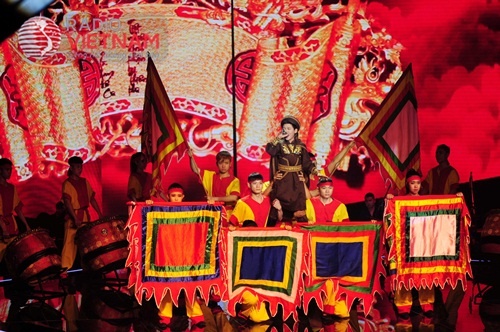 Mai Chi Cong - Dong Mau Lac Hong hinh anh