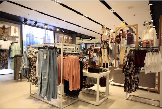  Trang phục của Topshop mang phong cách British cool.