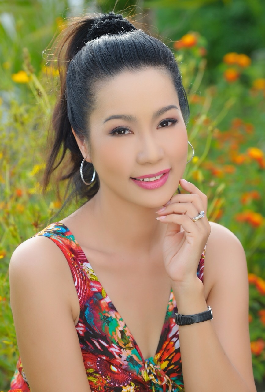 Ngoài 40 tuổi nhưng Trịnh Kim Chi vẫn giữ được vẻ đẹp tươi trẻ, rạng rỡ.