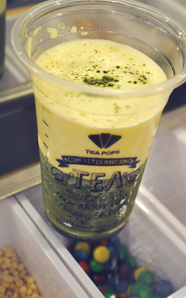        Matcha trứng gồm lớp trà xanh ở dưới và trứng đánh bông béo mượt bên trên. Những ai từng uống cà phê trứng đều có thể tưởng tượng ra sự quyến rũ của món này.