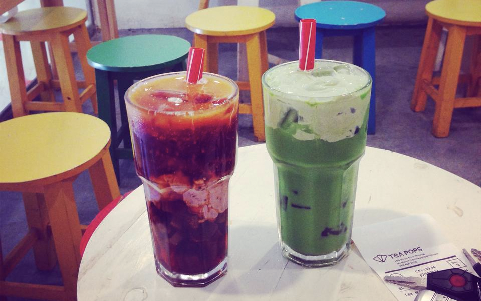  Mousse matcha lục trà, hồng trà hay matcha latte là những đồ uống phổ biến được nhiều bạn trẻ yêu thích khi đến Tea Pops.