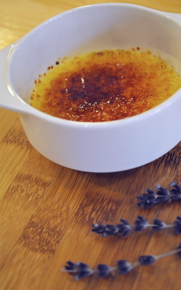   Creme Brulee - món kem cháy có xuất xứ tại Pháp từ cuối những năm 1600.
