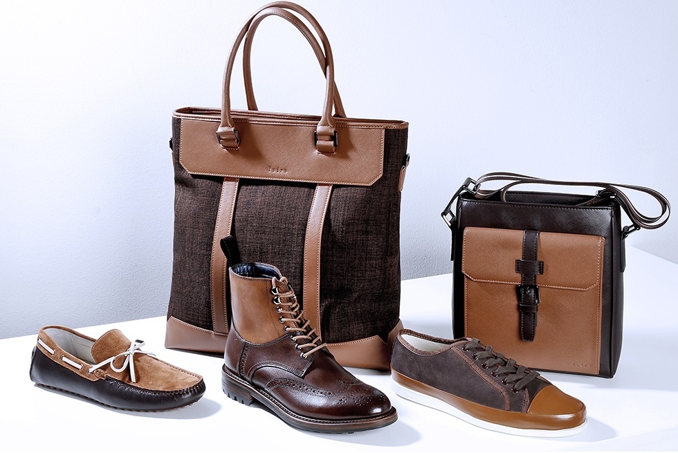 BST túi xách, giày sneaker, giày moccasin và bốt cổ cao trong tông màu đất cho các bạn nam vẻ ngoài bụi bặm, cá tính.
