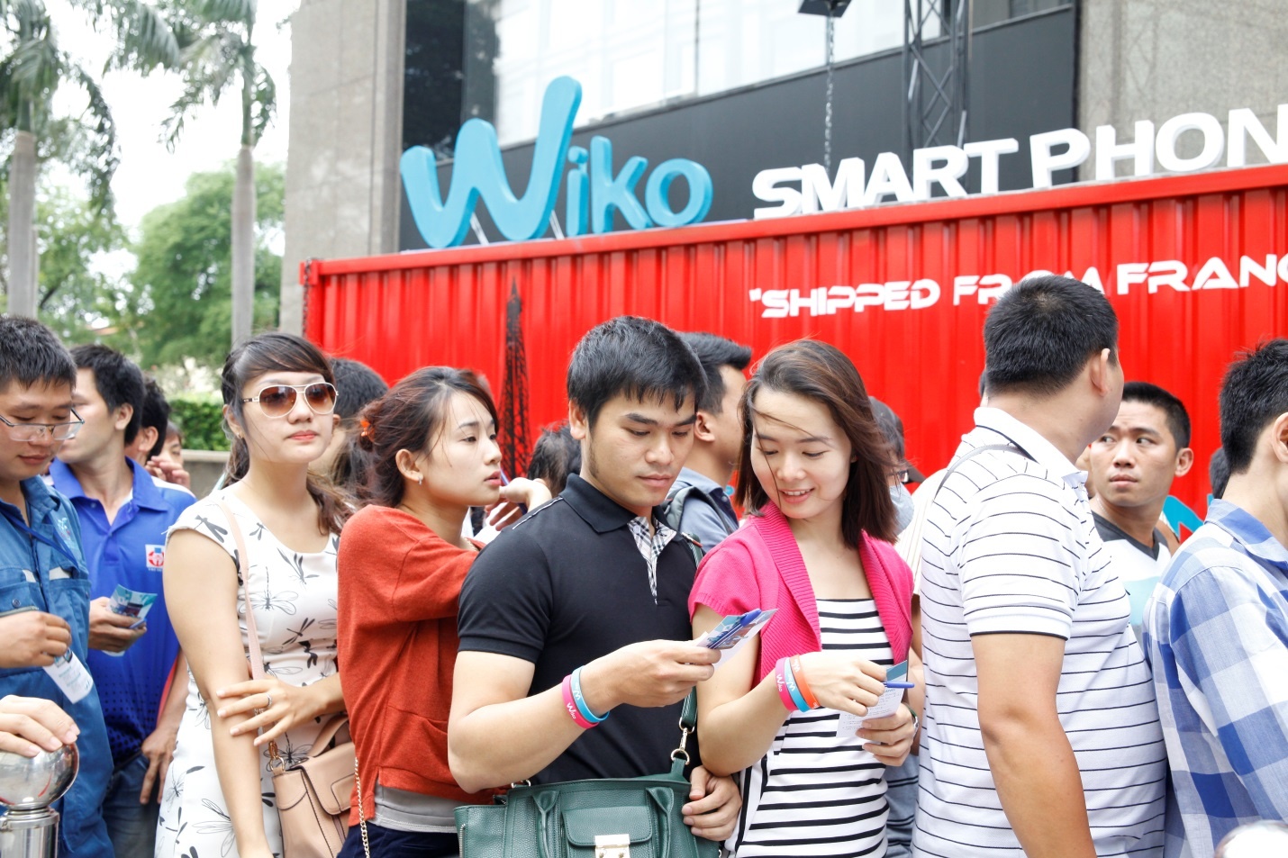 Xep hang hon 3 gio dong ho cho mua smartphone gia uu dai hinh anh