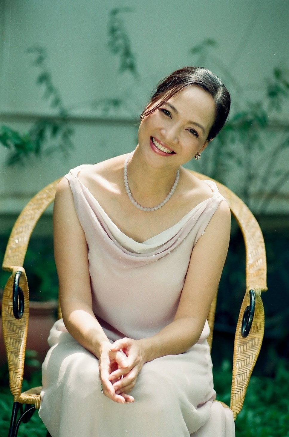 Với Lê Khanh, nụ cười là liều thuốc quý để giữ sự tươi trẻ trong tâm hồn.