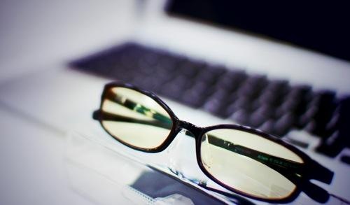 Trong kinh cat tia sang xanh ra mat thi truong Viet hinh anh