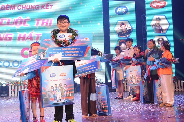 Giải nhất trị giá 30 triệu đồng, một suất học bổng âm nhạc 10 triệu đồng và một phiếu mua hàng Co.op Mart 1 triệu đồng.